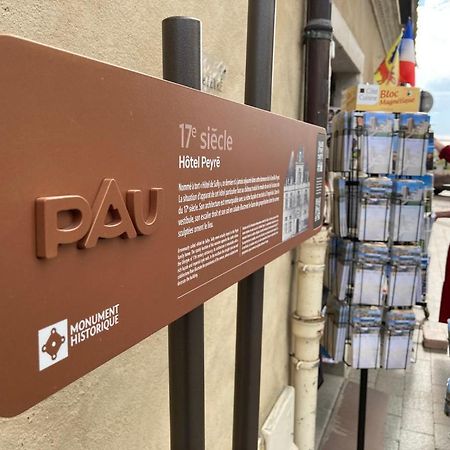Quartier Historique Et Populaire Du Chateau De Pau Buitenkant foto
