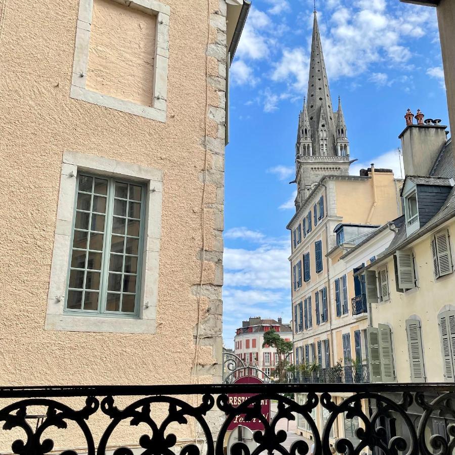 Quartier Historique Et Populaire Du Chateau De Pau Buitenkant foto